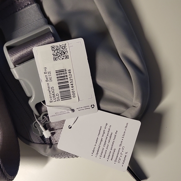 NWT Lululemon Everywhere Belt Bag EBB in Silver Drop (Brand new!) - Picture 8 of 8